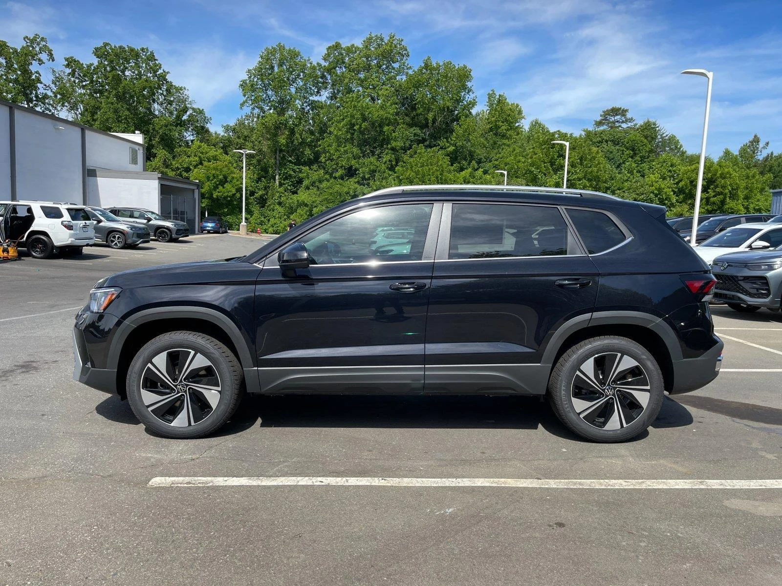 New 2026 Deep Black Pearl Volkswagen SE image 2