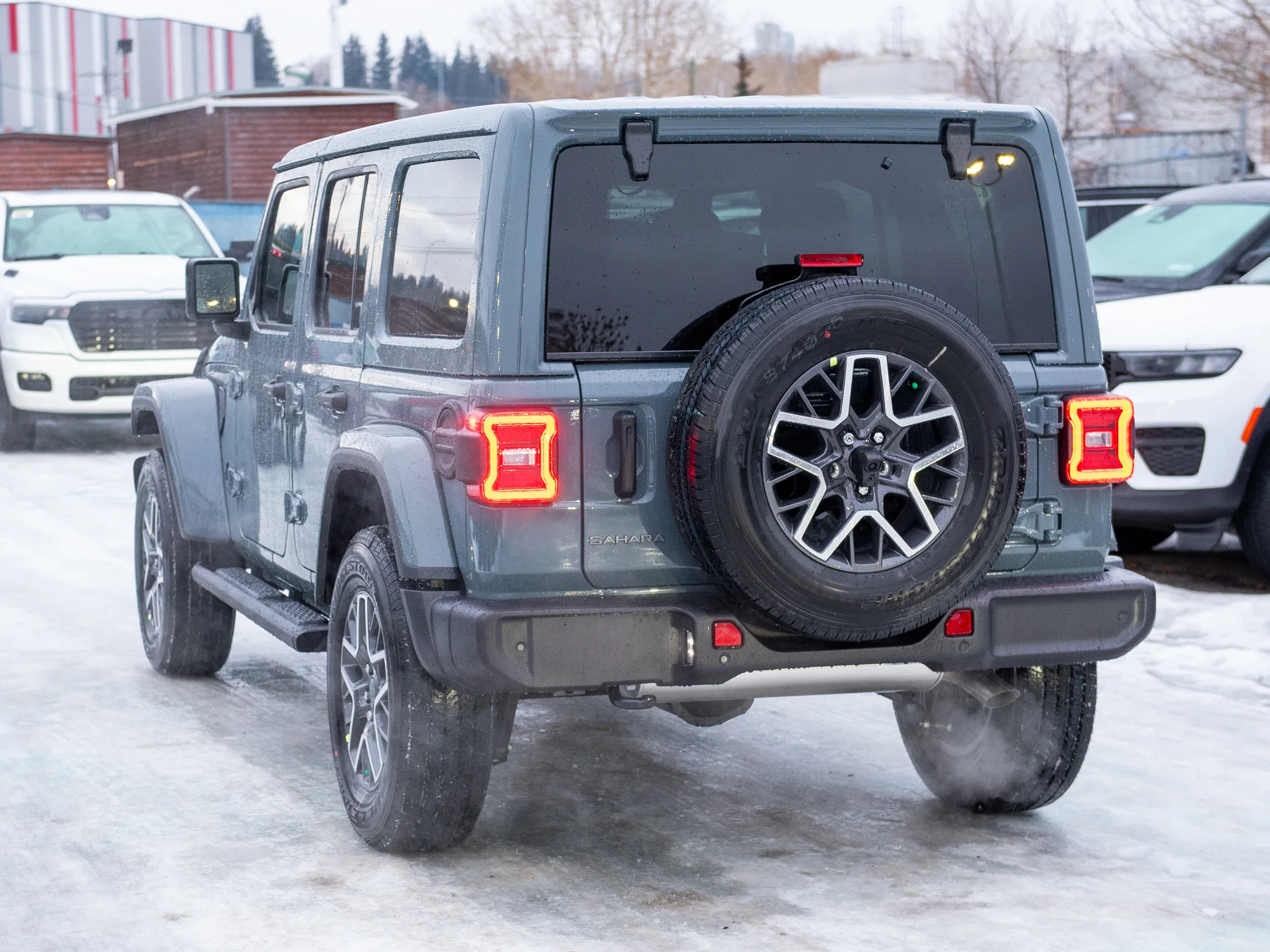 Used 2026 Dark blue Jeep Sahara* 4 Door 4x4, McKinley Leather Seats, Safety Group, Off Road Camera image 5