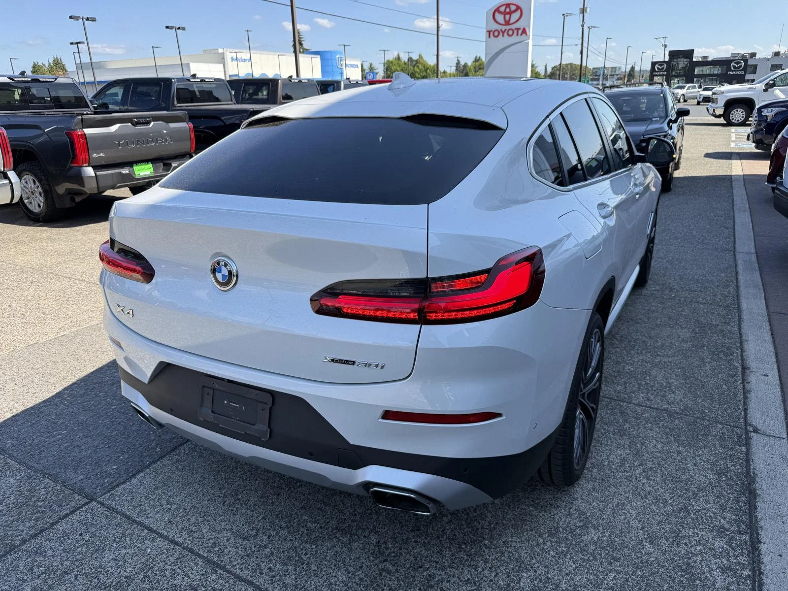 Used 2024 Mineral White Metallic BMW xDrive30i image 5