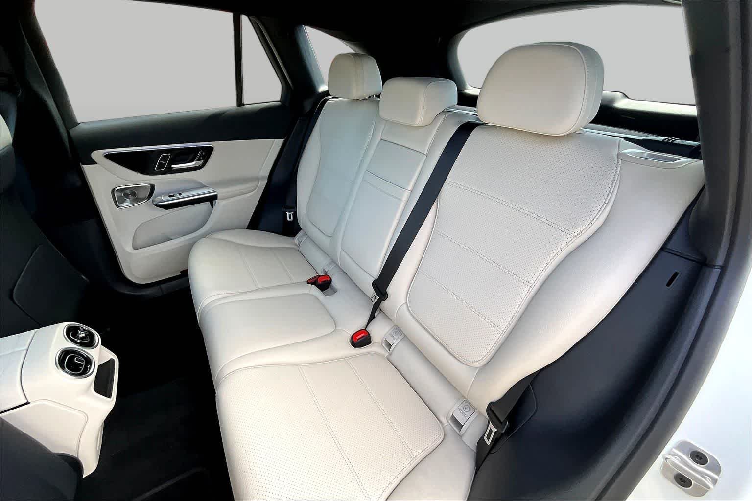 Used 2025 Polar White Mercedes-Benz GLC 300 image 21