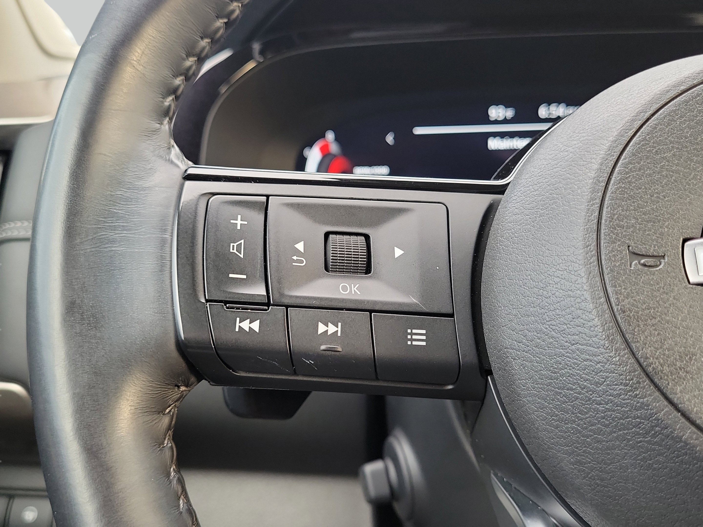 Used 2024 Obsidian Green Pearl Nissan Platinum image 31