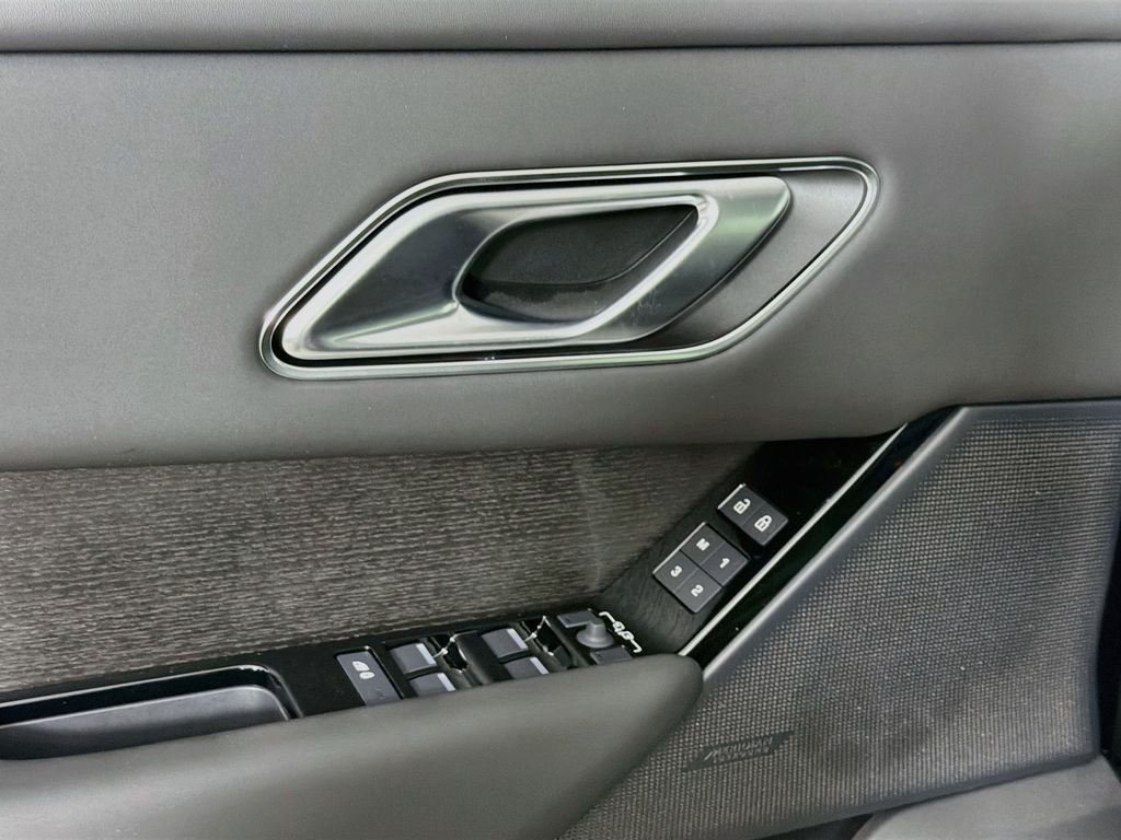 New 2026 Santorini Black Land Rover Belgravia Edition image 18
