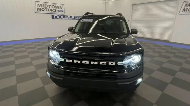 Used 2022 Shadow Black Ford Outer Banks 4X4 image 3
