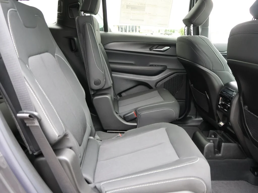 New 2026 Baltic Gray Metallic Clear-Coat Exterior Paint Jeep Laredo image 12