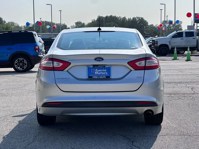 Used 2016 Silver Ford SE image 6