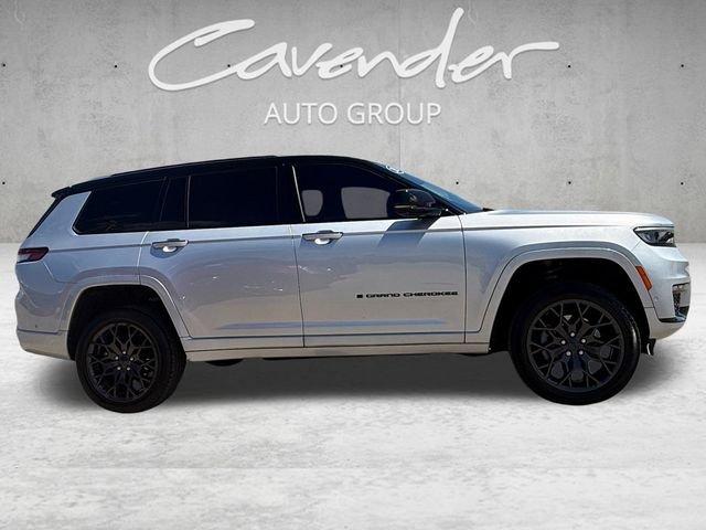 Used 2023 Silver Jeep Summit image 17