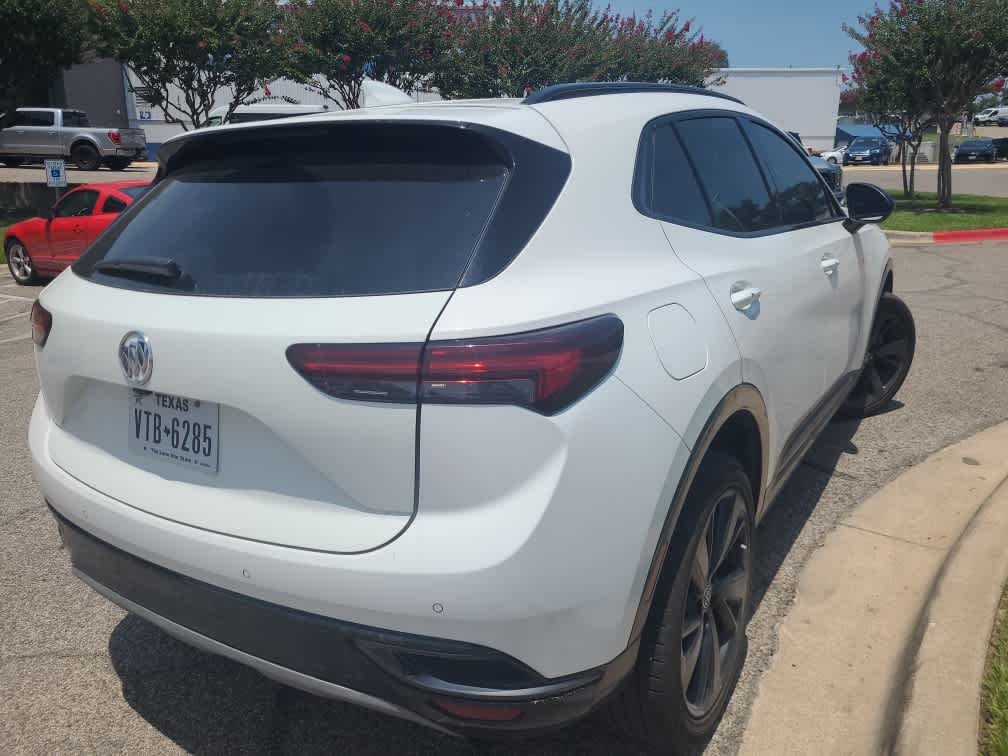 Used 2022 Summit White Buick Essence image 4