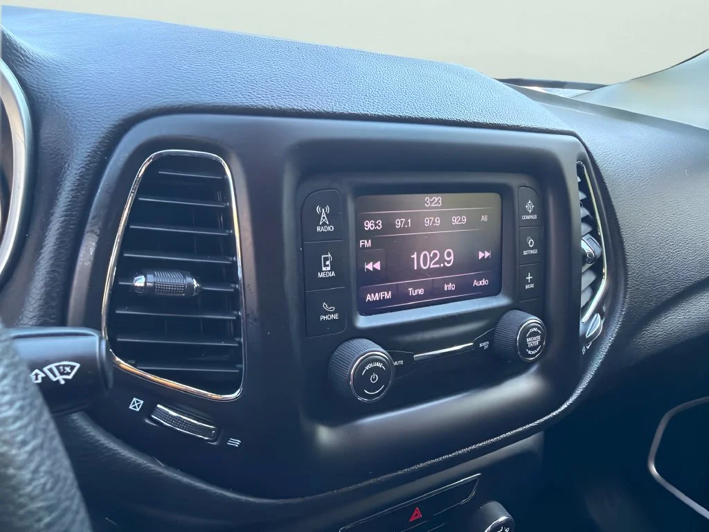 Used 2018 Laser Blue Pearlcoat Jeep Sport image 17