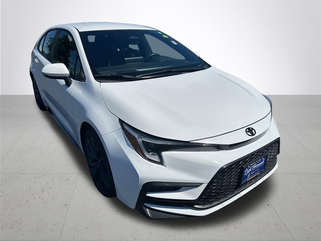 Used 2025 Ice Toyota SE image 5