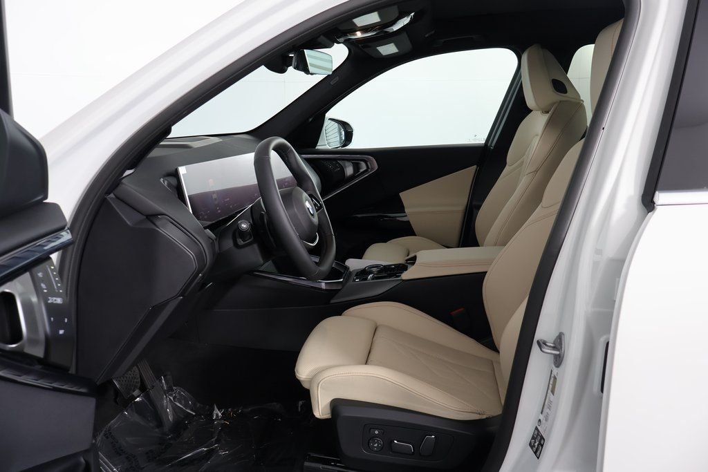 New 2026 Alpine White BMW 30 xDrive image 5