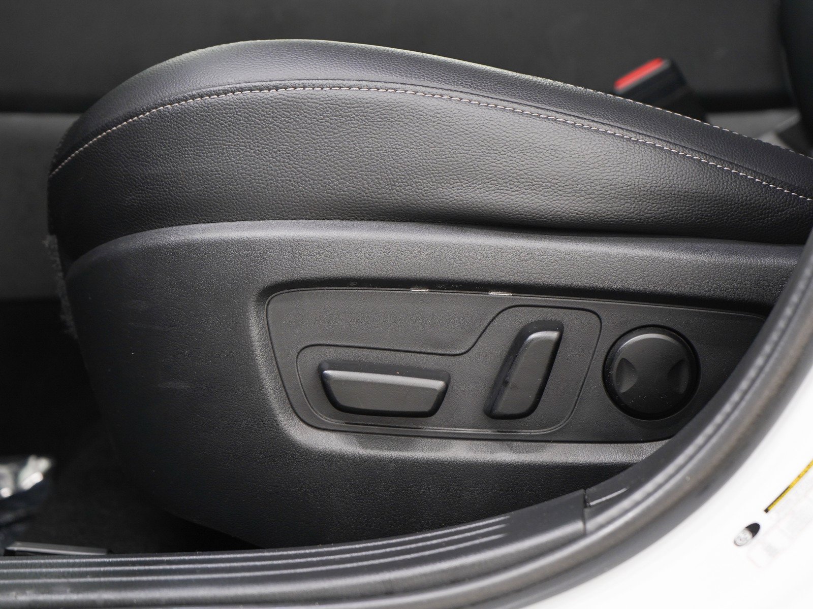 Used 2025 Wind Chill Pearl Mazda 2.5 S Preferred Package image 22