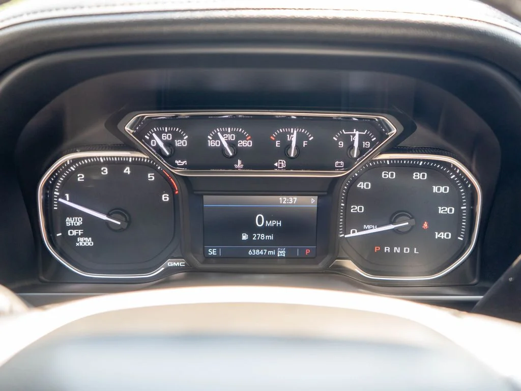 Used 2022 Gray GMC Elevation image 21