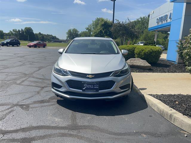 Used 2018 Chevrolet Cruze LT with VIN 1G1BE5SM4J7235672 for sale in Bellefontaine, OH