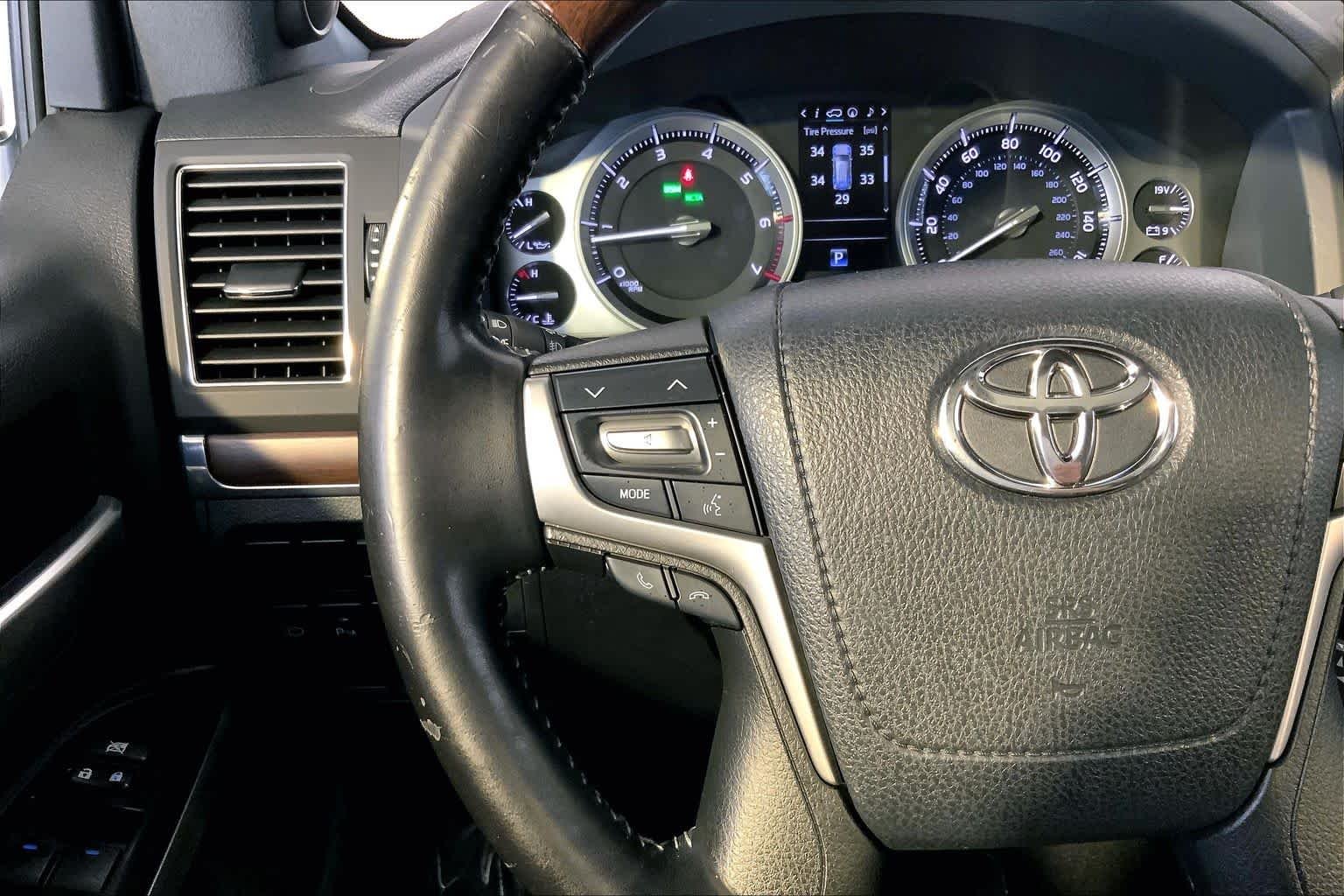 Used 2019 Blizzard Pearl Toyota  image 24