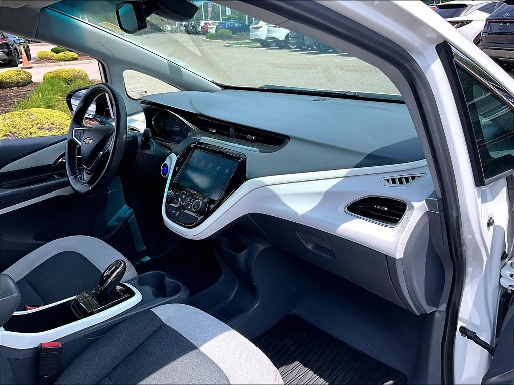 Used 2017 White Chevrolet LT image 14