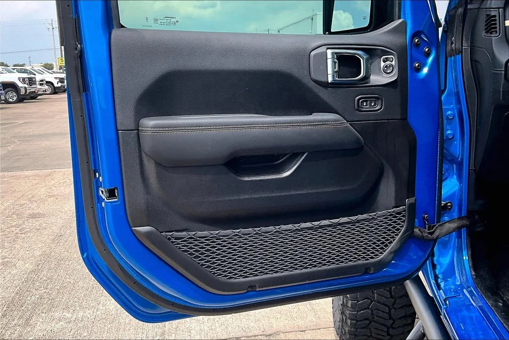 New 2025 Hydro Blue Pearl-Coat Exterior Paint Jeep High Tide image 13