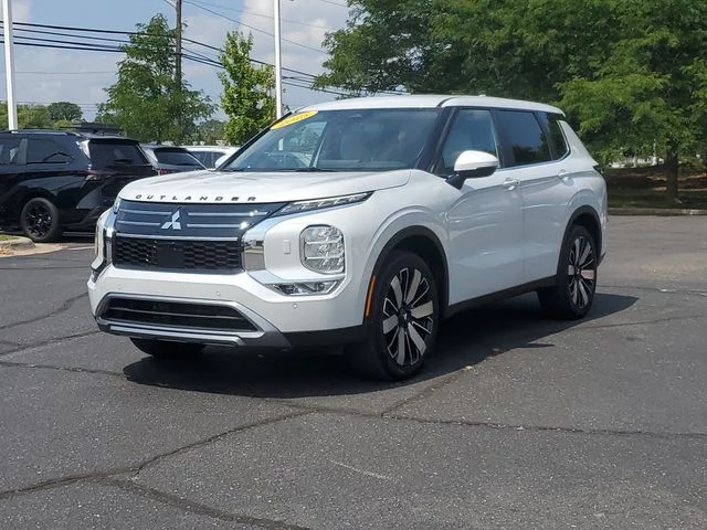 Used 2025  Mitsubishi SE image 26