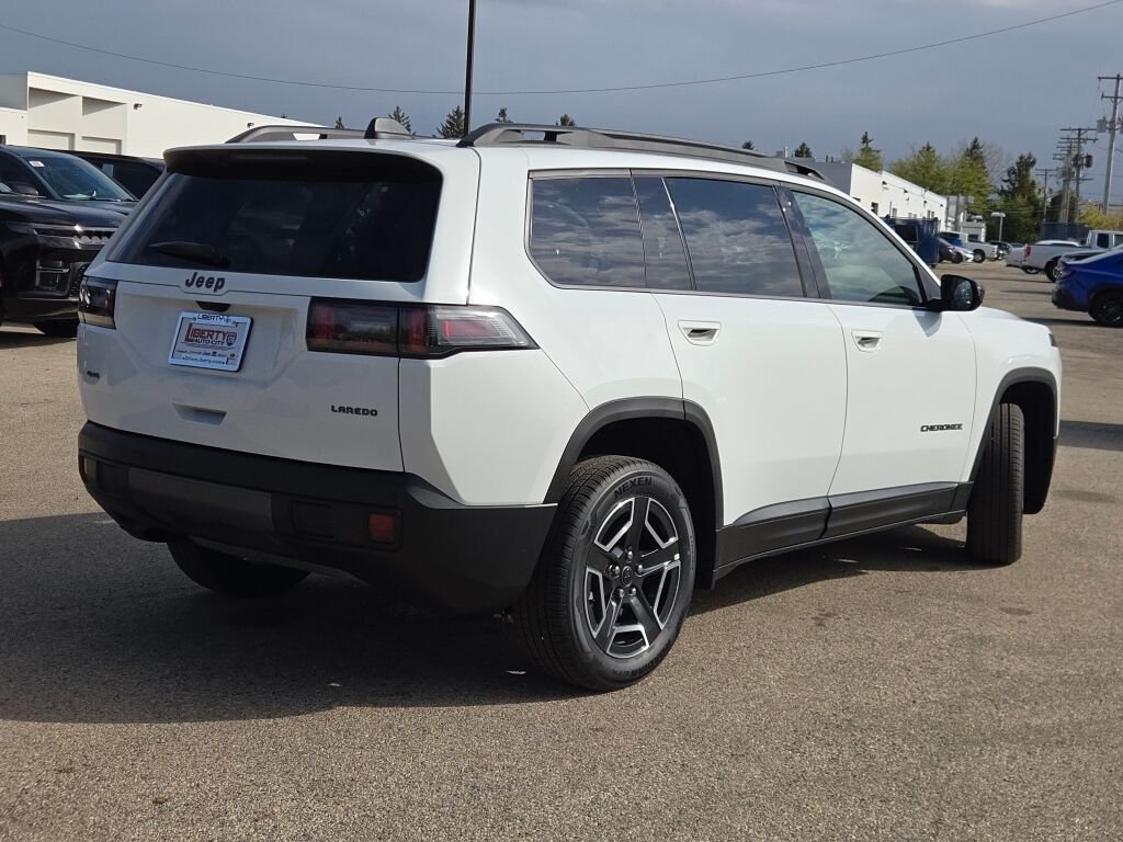 New 2026 Bright White Clear-Coat Exterior Paint Jeep Laredo image 11
