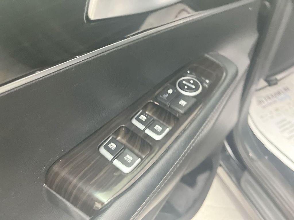 Used 2020 Black Kia LX image 17