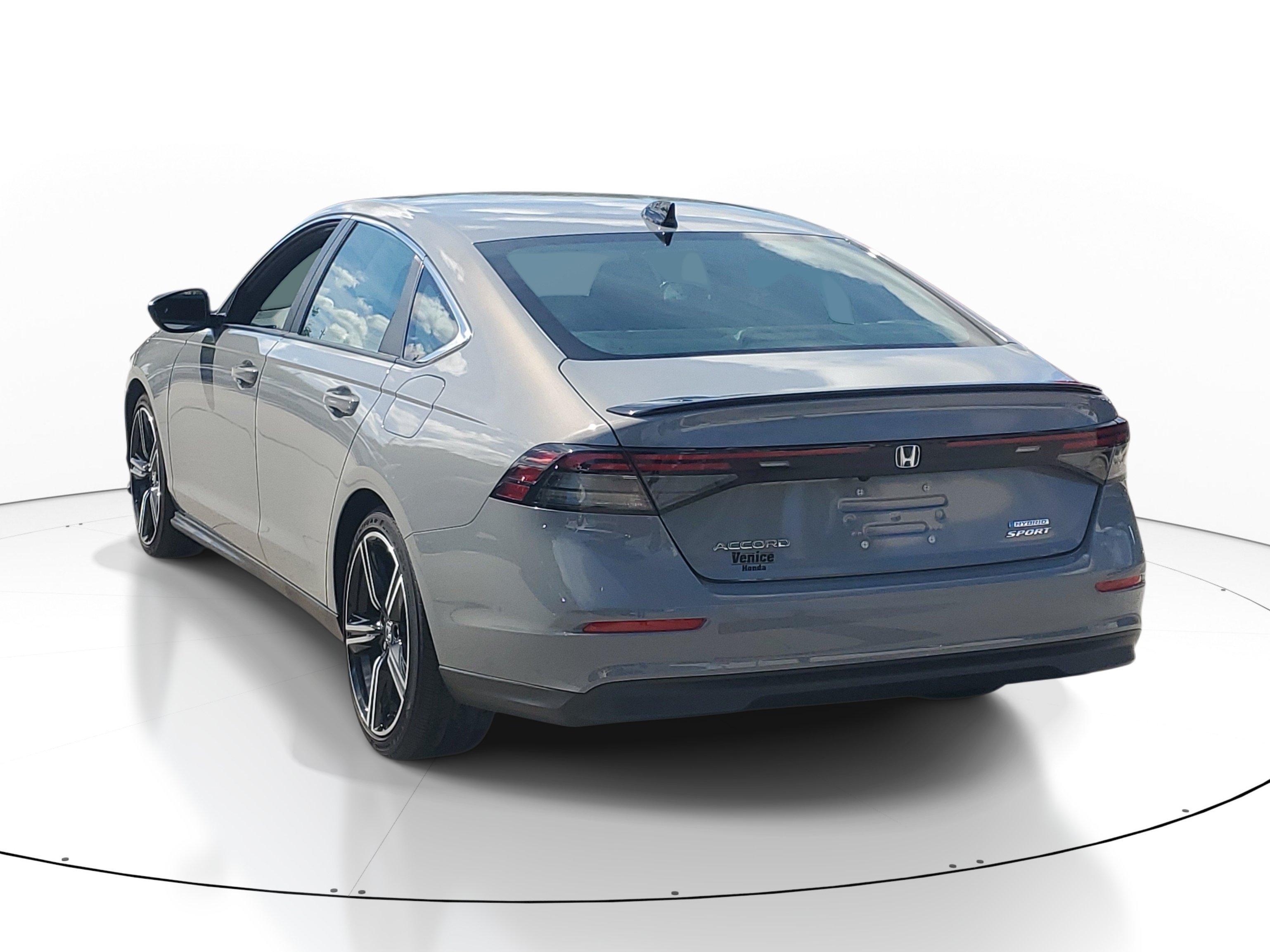 Used 2024 Green Honda Sport image 4