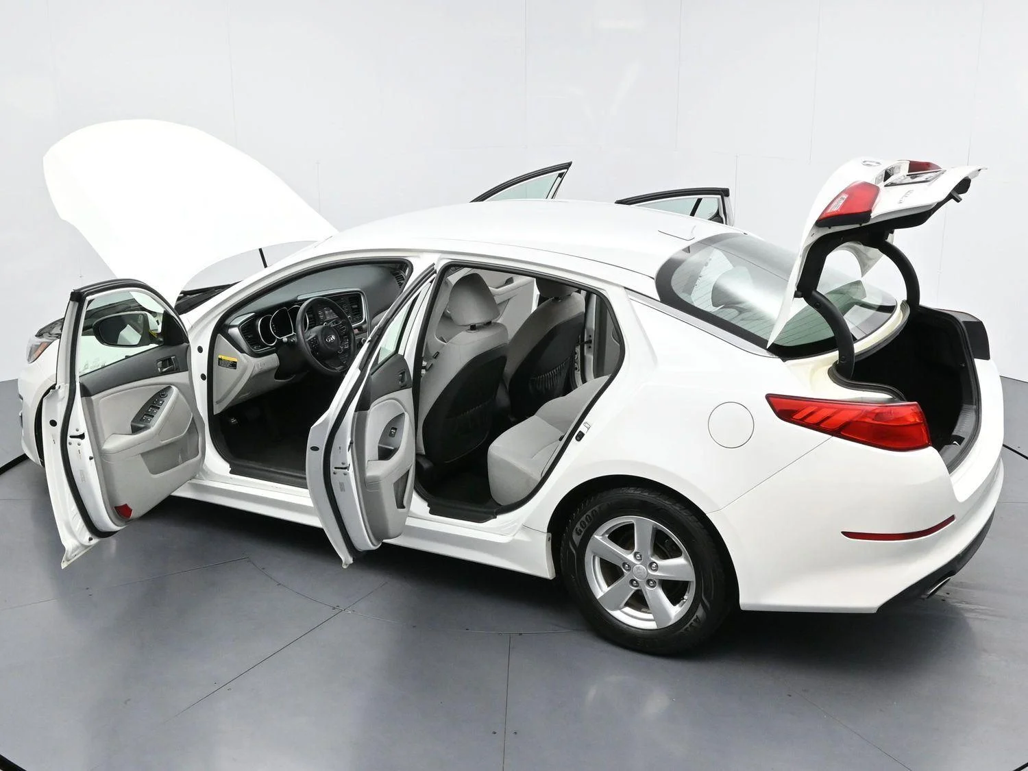 Used 2015 Snow White Pearl Kia LX image 41