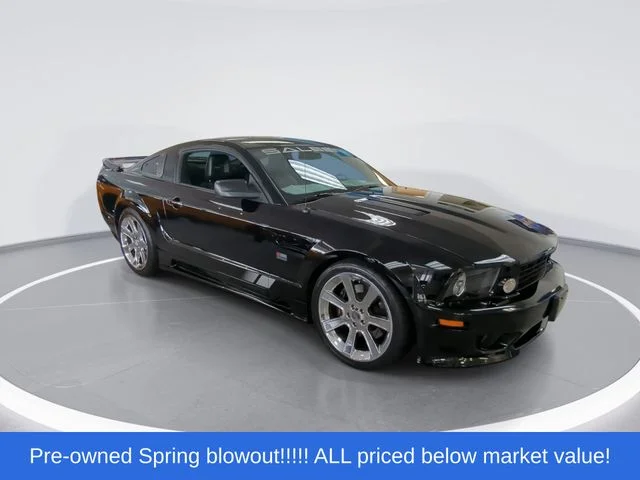 Used 2005 Black Ford GT Premium image 3