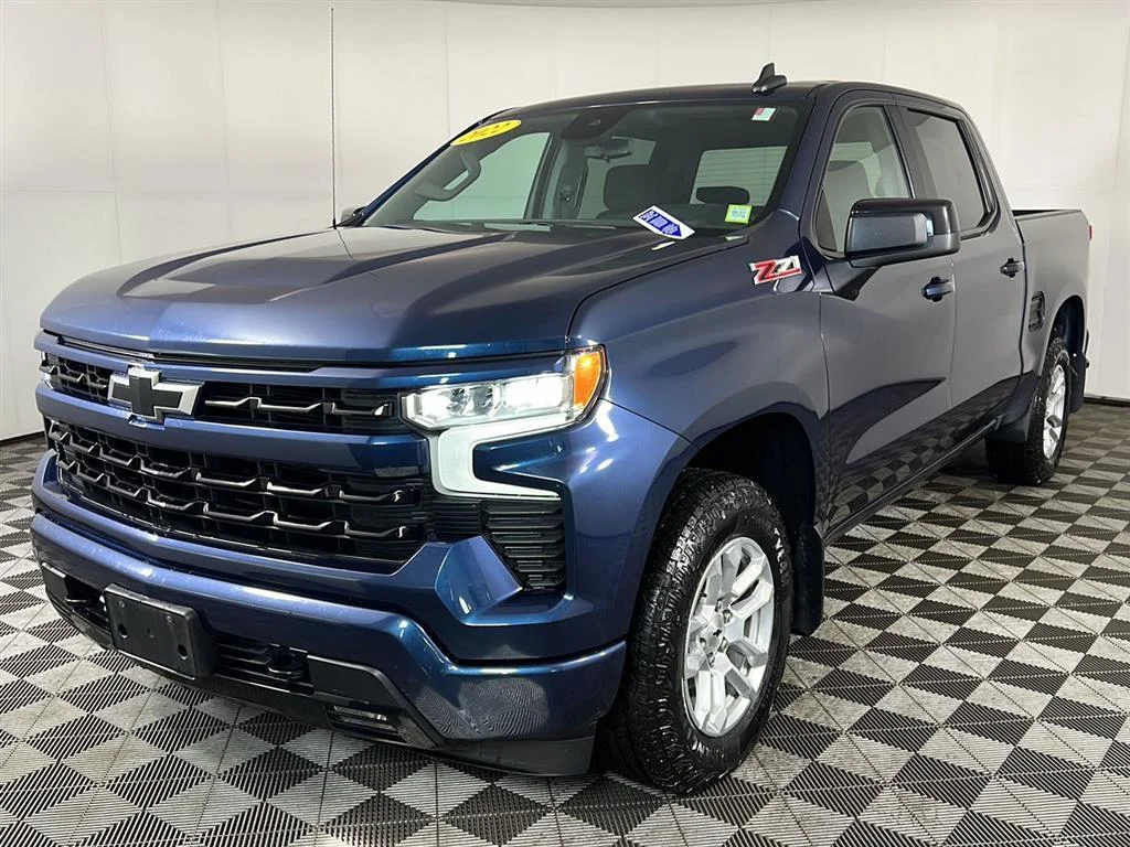 Used 2022 Northsky Blue Metallic Chevrolet RST image 39