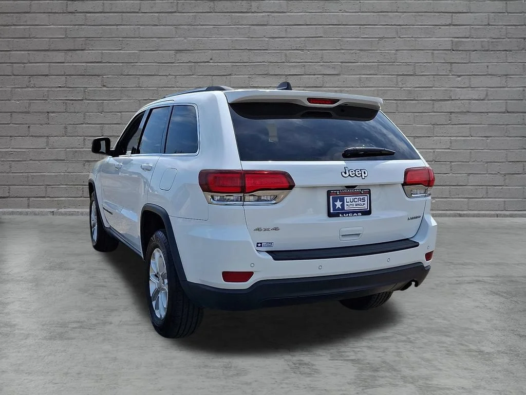 Used 2021 Bright White Clearcoat Jeep Laredo E image 9