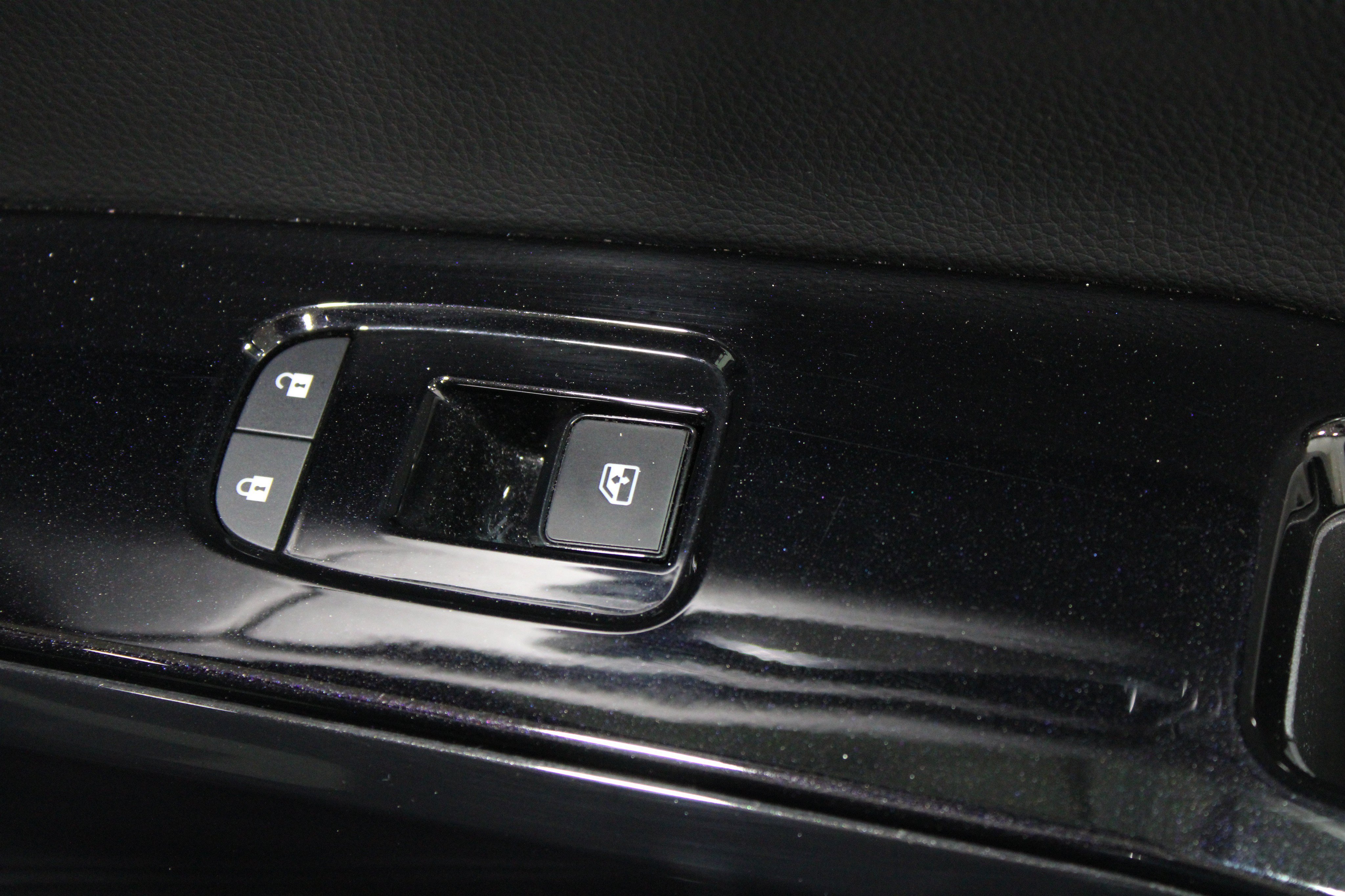 Used 2022 Super Black Nissan SV image 28