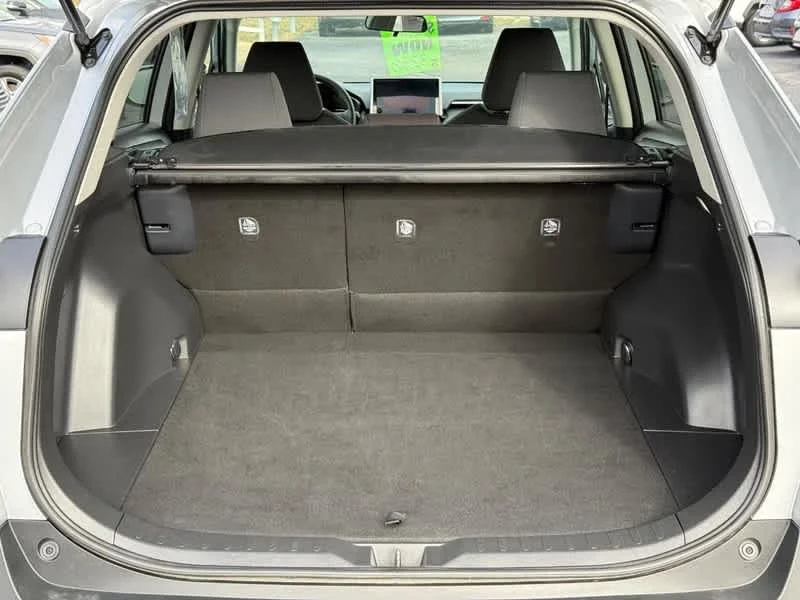 2025 Toyota RAV4 XLE - Photo 7
