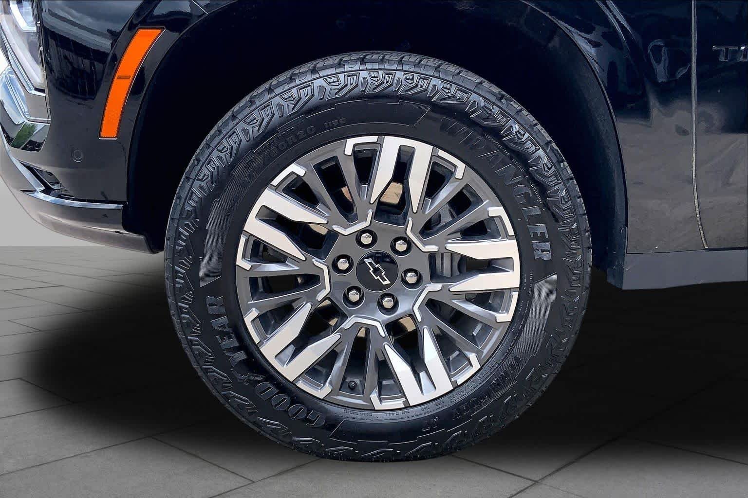 Used 2025 Black Chevrolet Z71 image 10