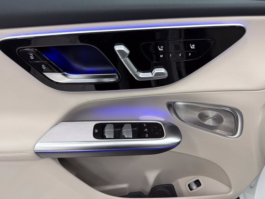 New 2027 Polar White Mercedes-Benz GLC 300 image 97