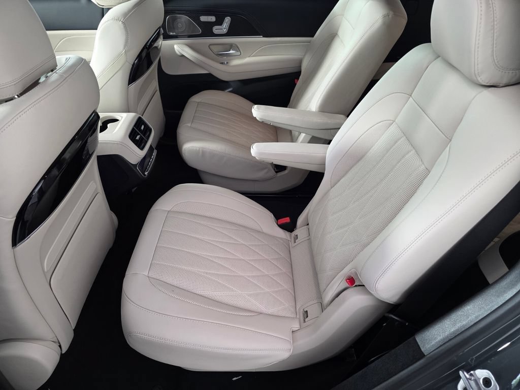 New 2026 MANUFAKTUR Silicon Grey Mercedes-Benz AMG® GLS 63 4MATIC+ SUV image 31