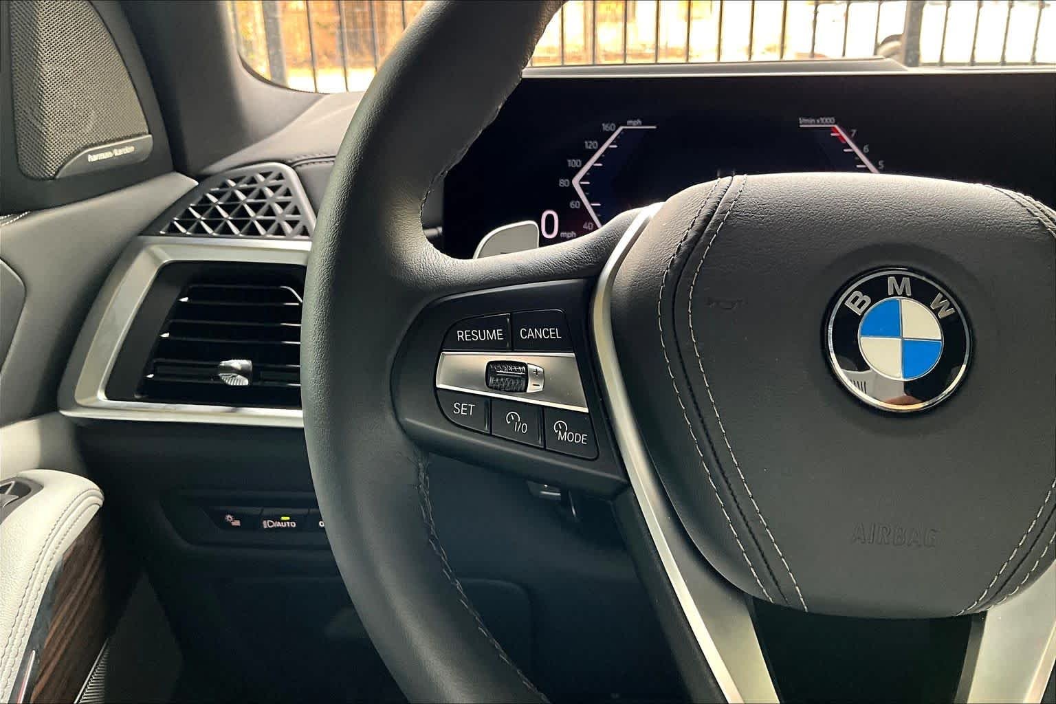 Used 2026 Alpine White BMW sDrive40i image 31