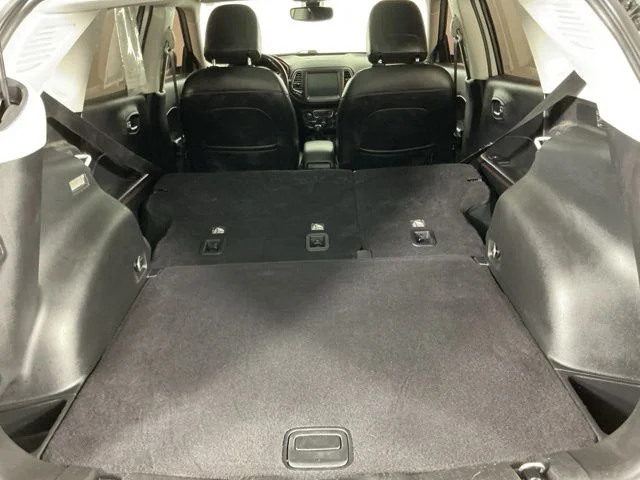 Used 2018 White Clearcoat Jeep Trailhawk image 29
