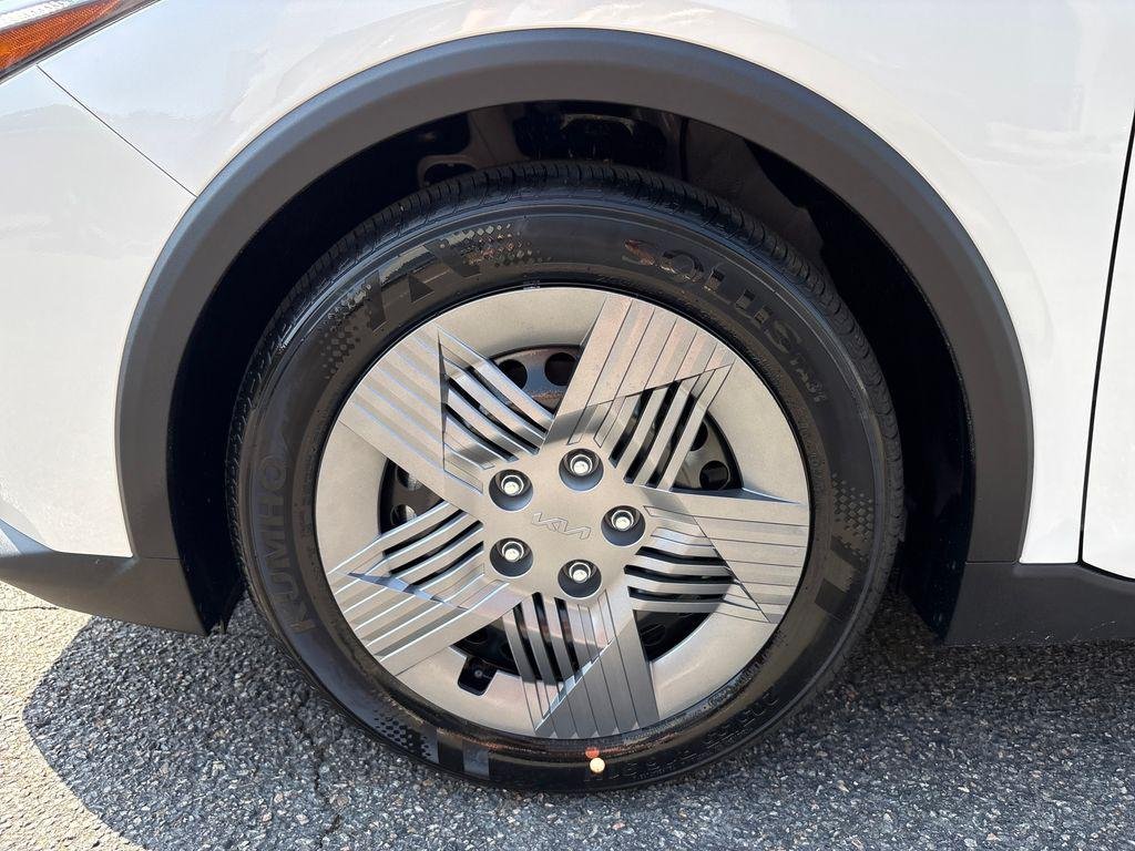 New 2026 Snow White Pearl Kia LX image 11
