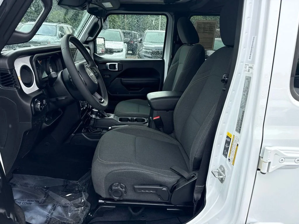 Used 2025 White Jeep Sport S image 9