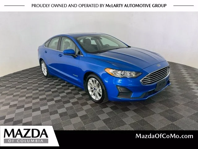 Used 2019 Blue Ford SE image 1