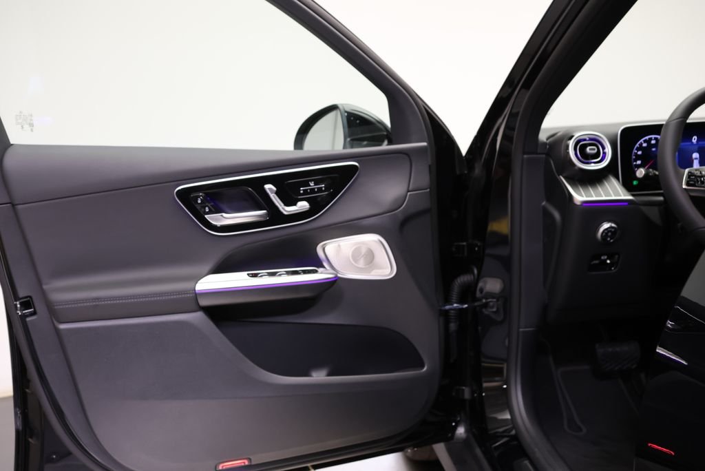 Used 2026 Black Mercedes-Benz GLC 300 image 30