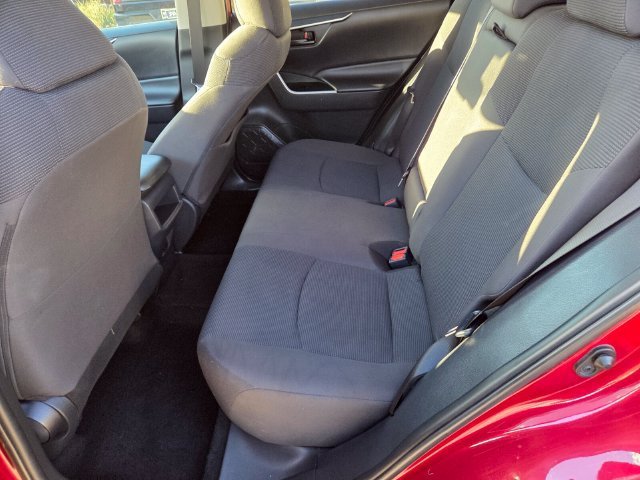 2019 Toyota RAV4 LE - Photo 11