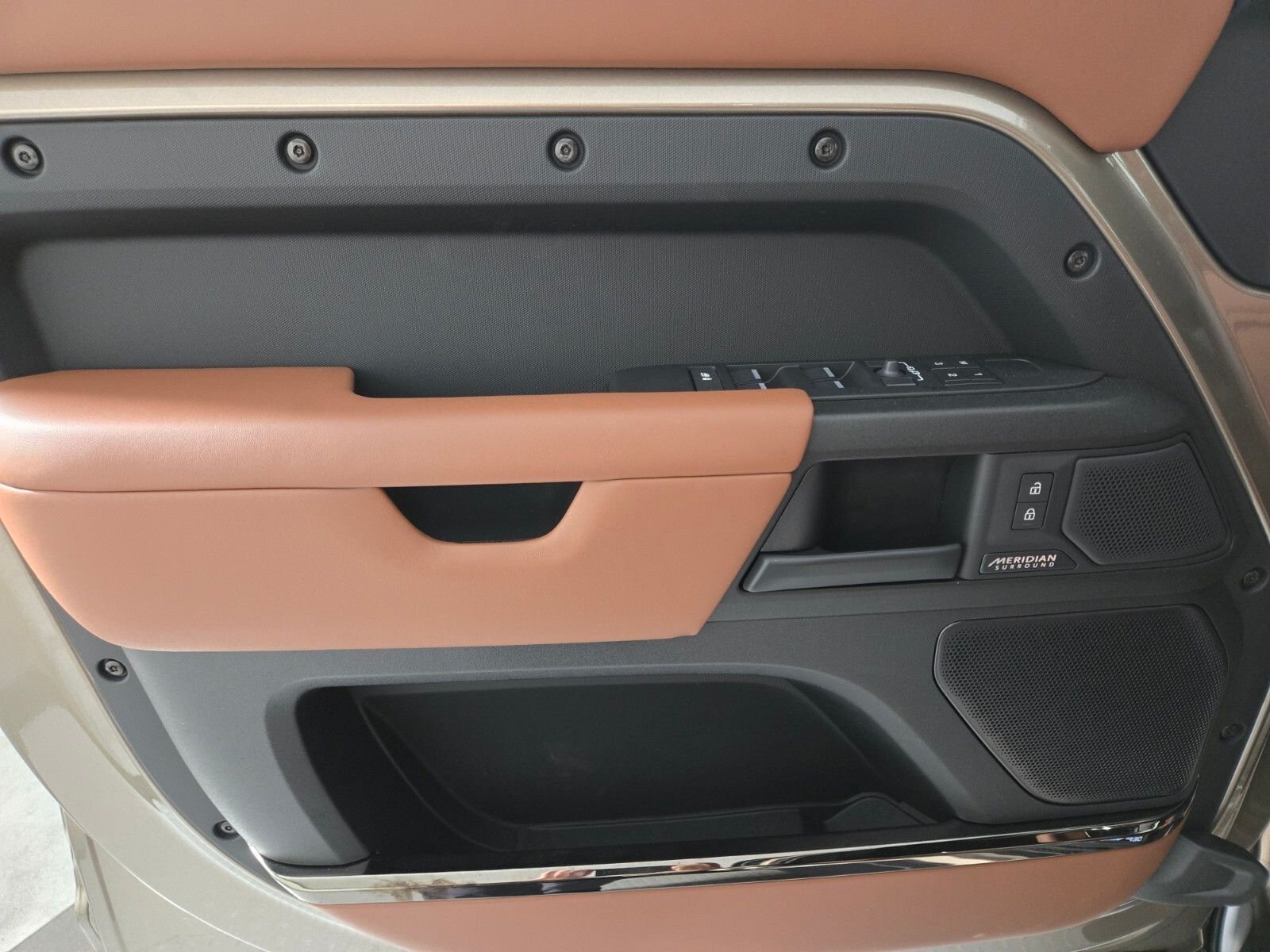 2026 Land Rover Defender OCTA - Photo 22