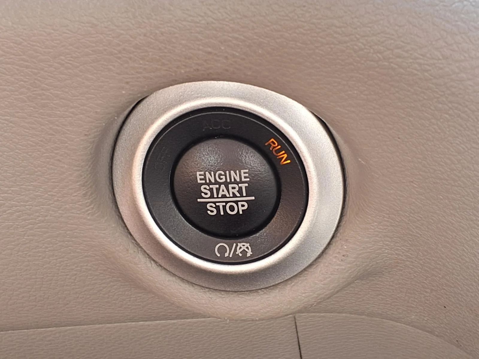 Used 2023 Silver Mist Clearcoat Chrysler Touring L image 15