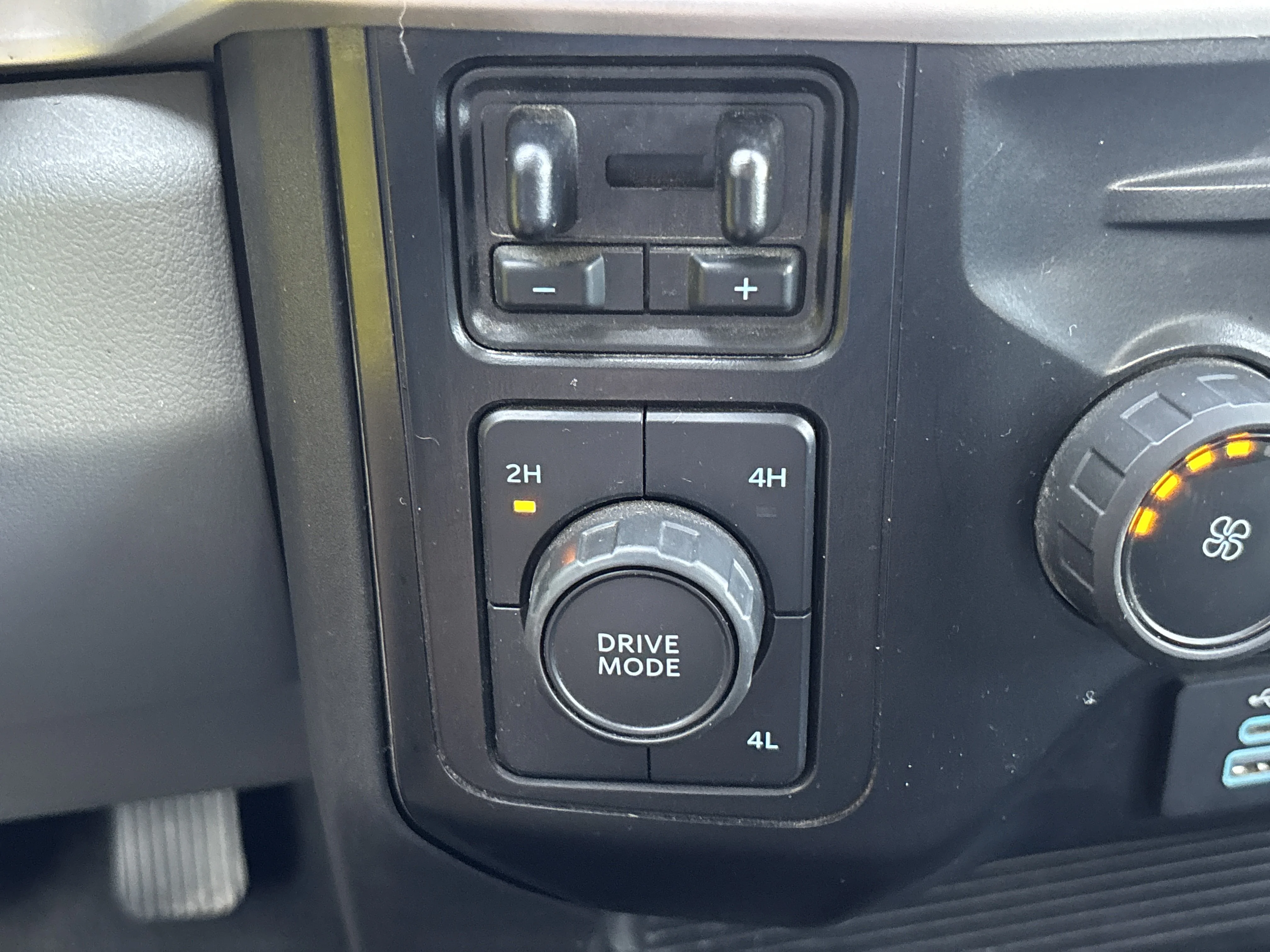 2024 Ford F-350 Super Duty XLT - Photo 29