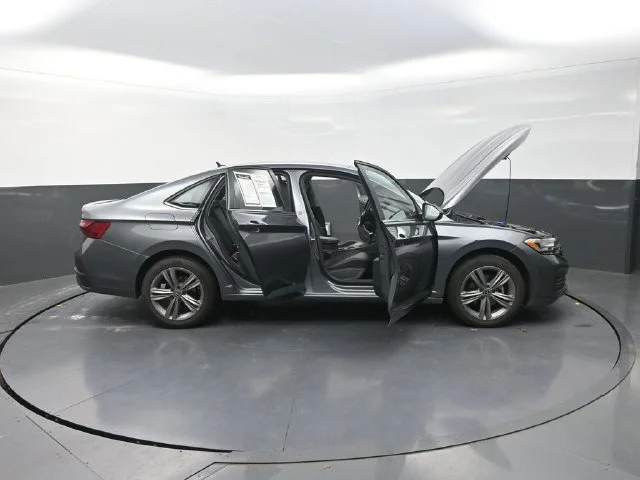Used 2024  Volkswagen 1.5T SE image 35