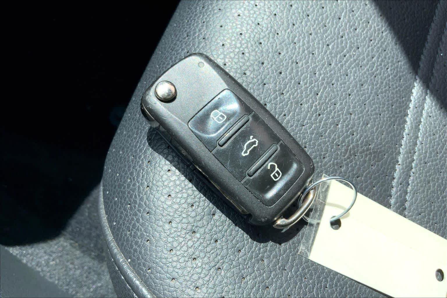 Used 2014 Reflex Silver Metallic Volkswagen S image 14