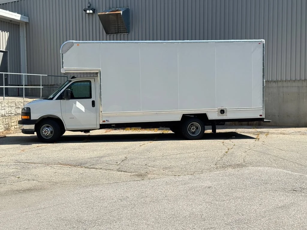 New 2026 Summit White GMC 1WT image 5