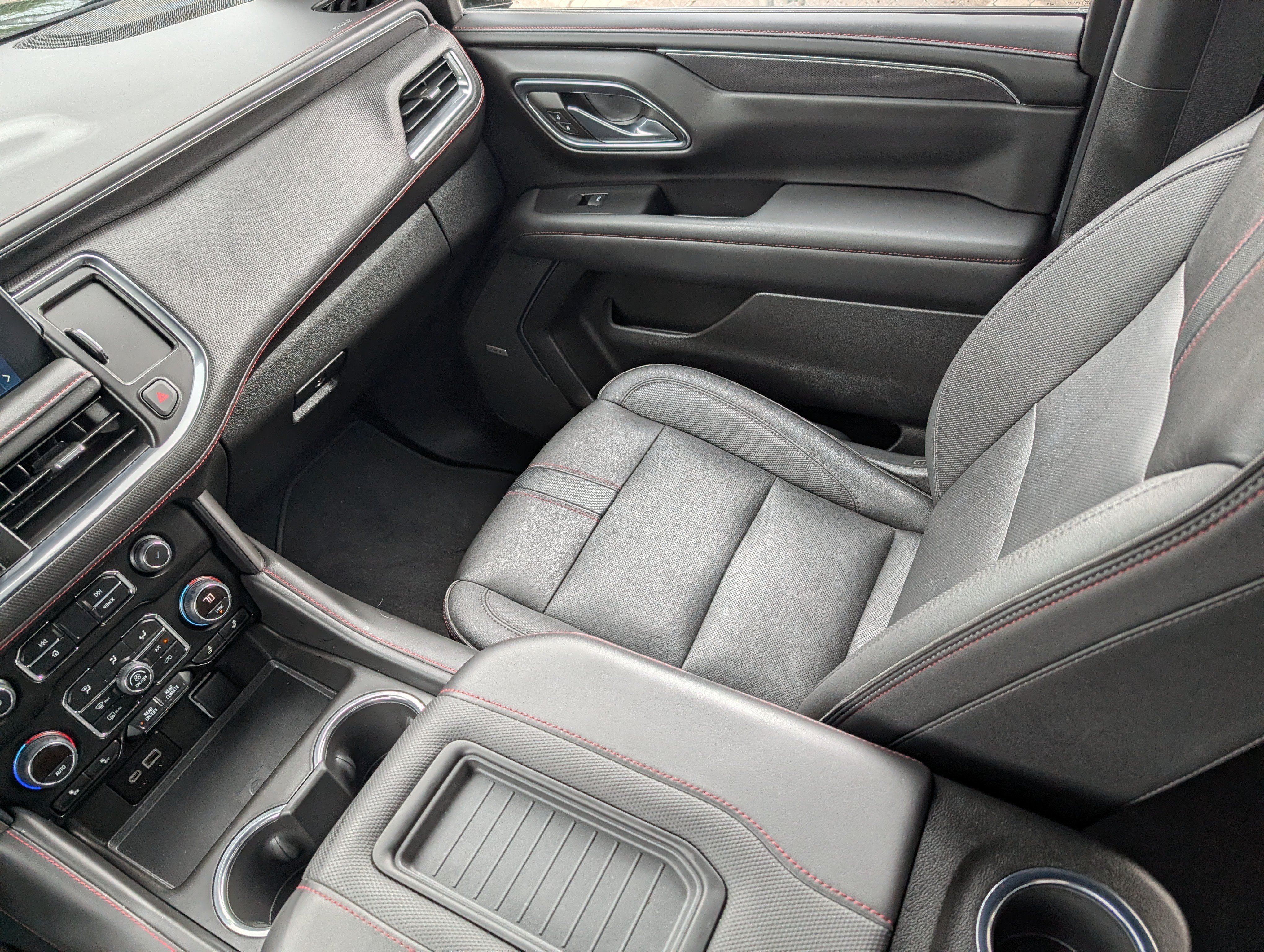 2023 Chevrolet Suburban RST - Photo 11