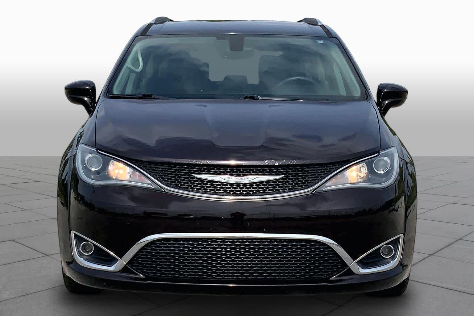 Used 2017 Dark Cordovan Pearlcoat Chrysler Touring-L Plus image 4