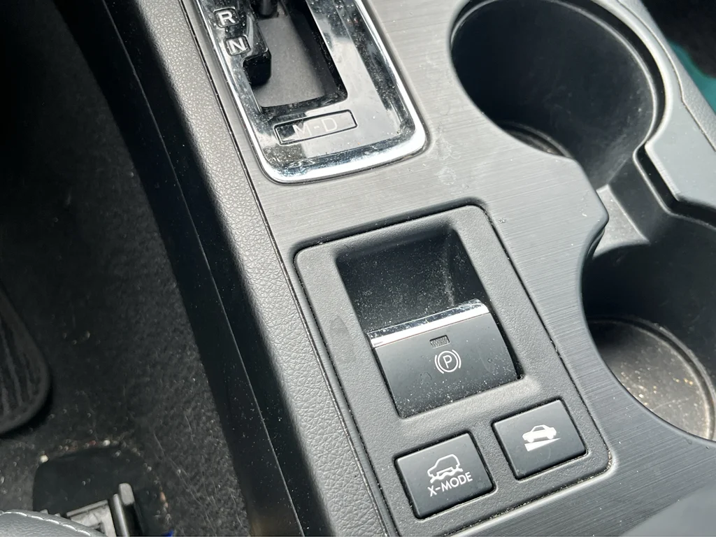 Used 2019 Ice Silver Metallic Subaru Limited image 15