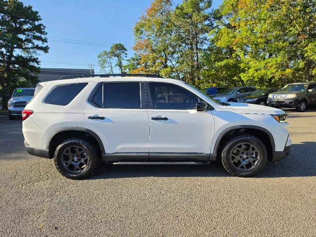 Certified Used 2024 Platinum White Pearl Honda TrailSport image 7